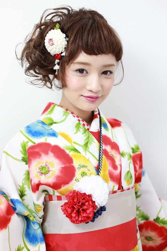 ショートさんでも可愛く そしてかっこよく 成人式振袖に合うショートヘアアレンジ 振袖ニュース 成人式まとめ 玉城ティナやエイミー振袖