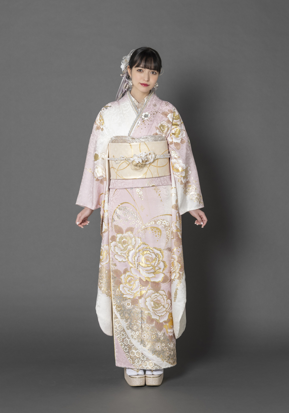 白振袖×季節別コーディネート実例集  ― 成人式・前撮りで失敗しないための季節感の整え方 ―