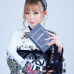 シャネルスカーフを帯アレンジしたギャル振袖コーデ｜#振袖gram社長プロデュースの成人式スタイル