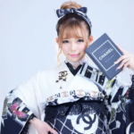 成人式振袖にシャネルスカーフを帯アレンジしたギャル振袖コーデ|札幌振袖トレンド・振袖レンタル新提案